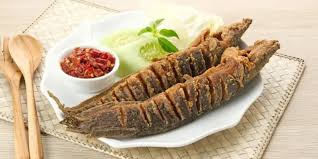 Ini 6 Tips Menggoreng Lele Crispy dan Bentuknya Lurus Sempurna