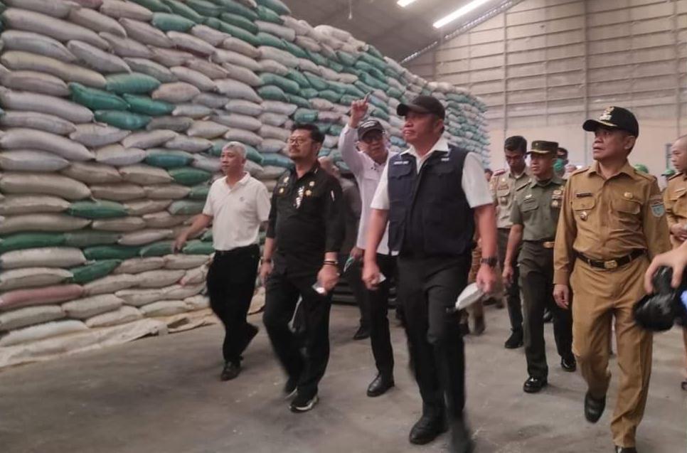 Ada Apa ? Pabrik Beras “Topi Koki” Dikunjungi Menteri, Gubernur dan Wabup Ardani