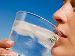 Simak! Ini 5 Fakta tentang Minum Air Es, Benarkah Berbahaya?