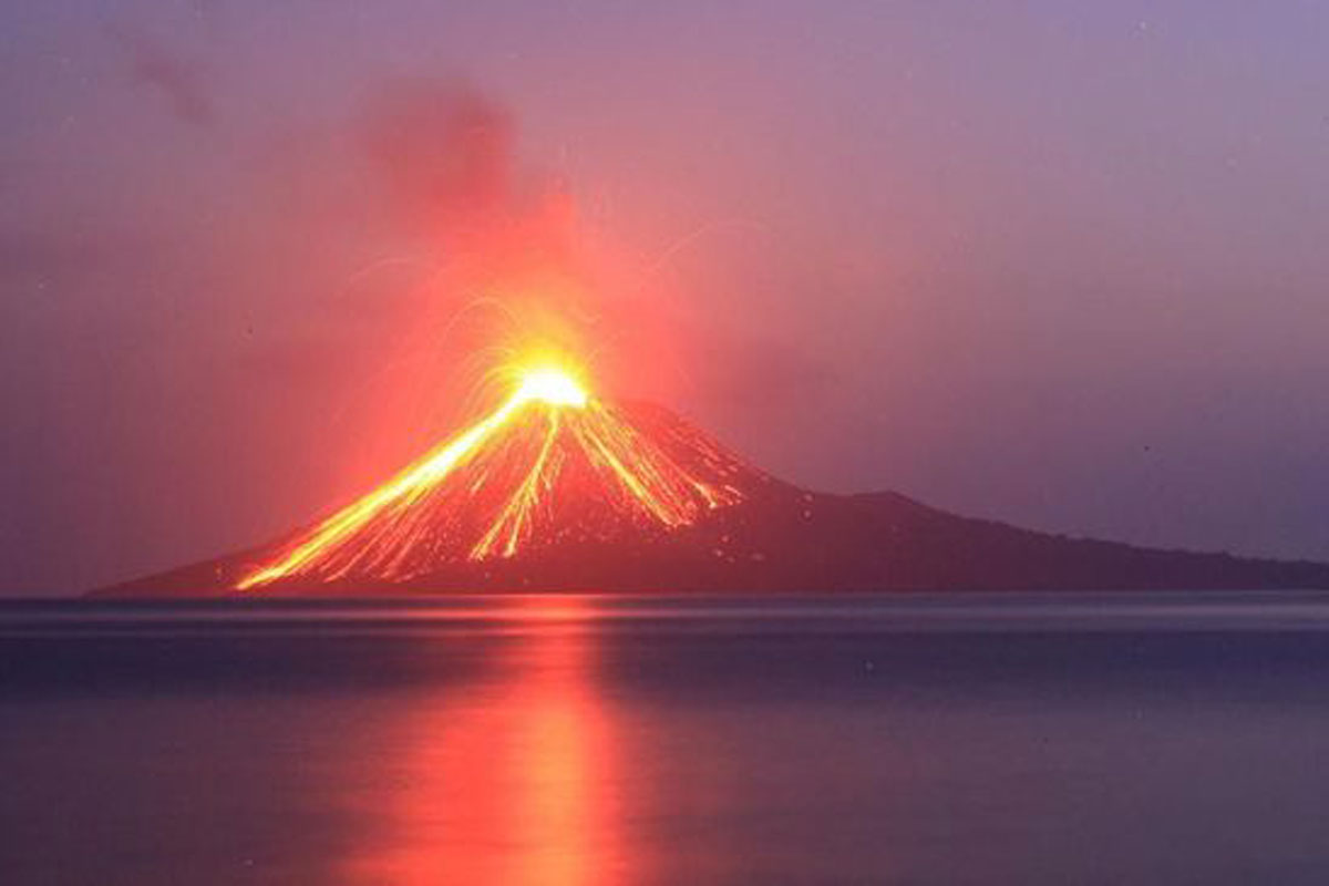 Gunung Anak Krakatau Meletus, PVMBG Himbau Warga tak Lakukan Aktivitas Radius 5 km