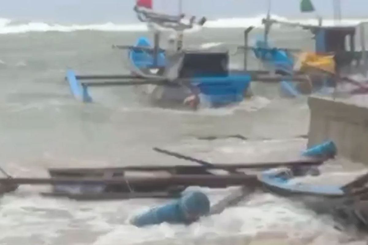 Banjir Rob Melanda Pelabuhanratu, 57 KK Mengungsi