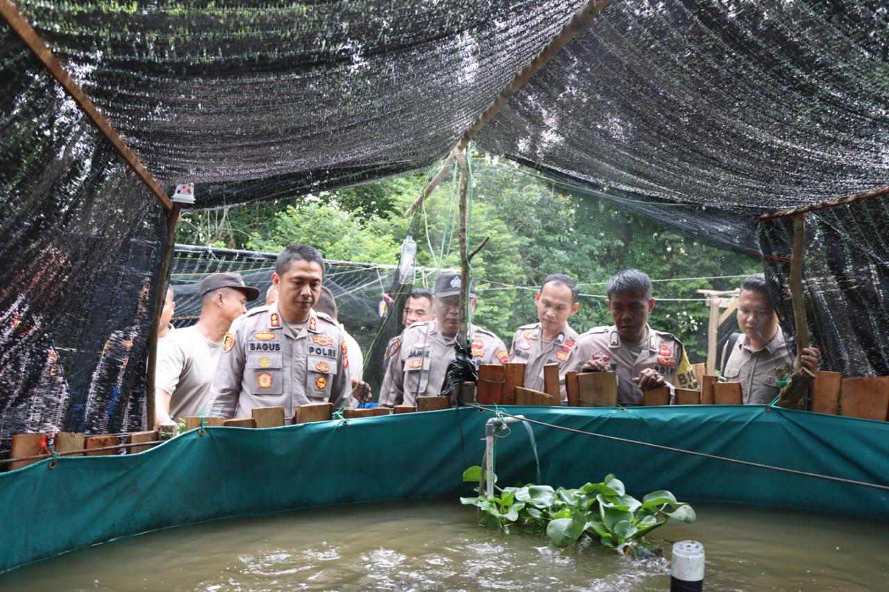 Kapolres Tinjau Budidaya Ikan Polsek Tanjung Batu, Program Ketahanan Pangan Nasional