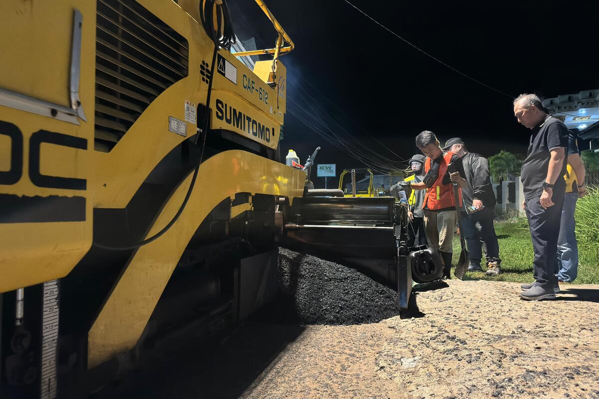 Pastikan Perbaikan Jalan Maksimal, Sekda Muba Lakukan Sidak Malam Hari