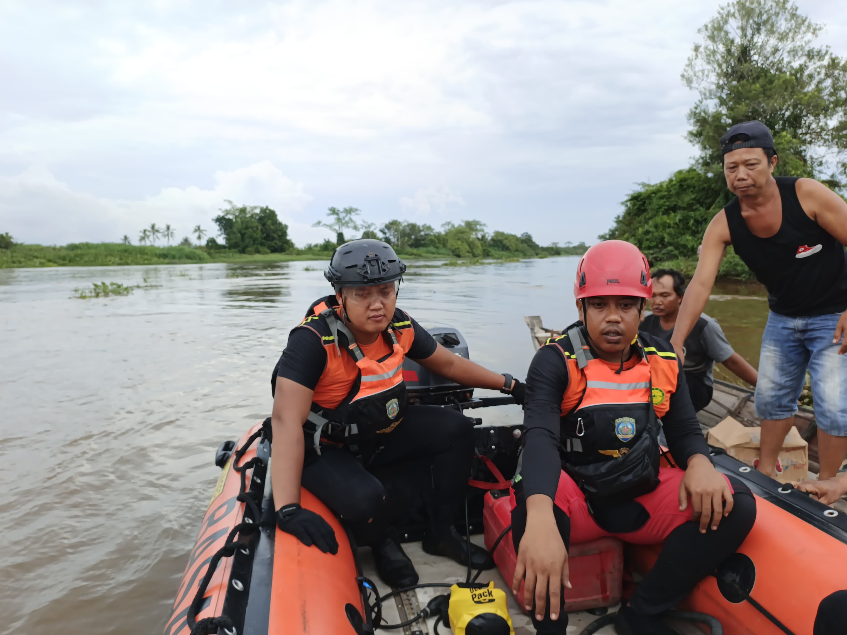 Tersapu Ombak, Perahu Sampan Terbalik