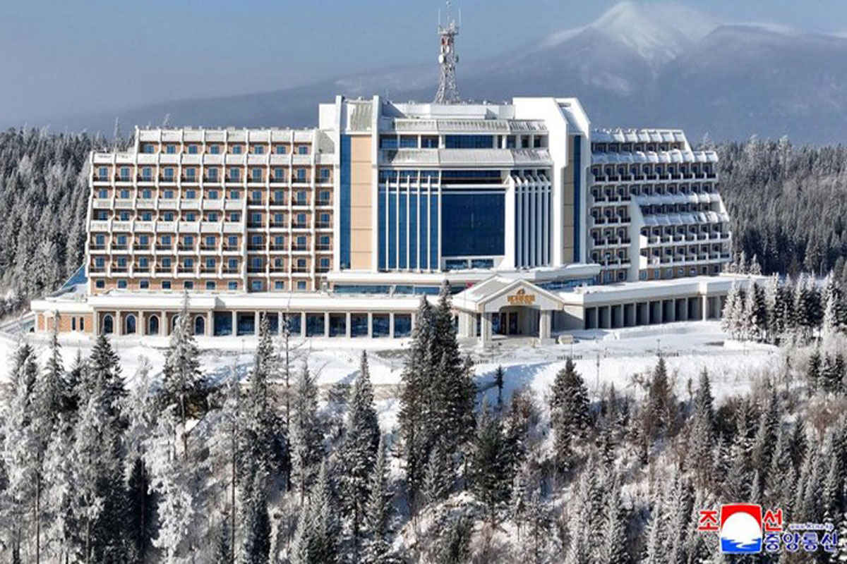 Bidik Wisatawan Asing, Kim Jong-un Resmrikan 5 Hotel Mewah di Pegunungan Samjiyon