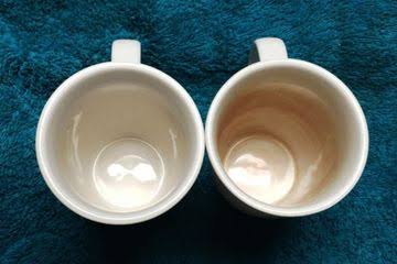 Begini Cara Menghilangkan Noda Bekas pada Cangkir Kopi dan Teh 