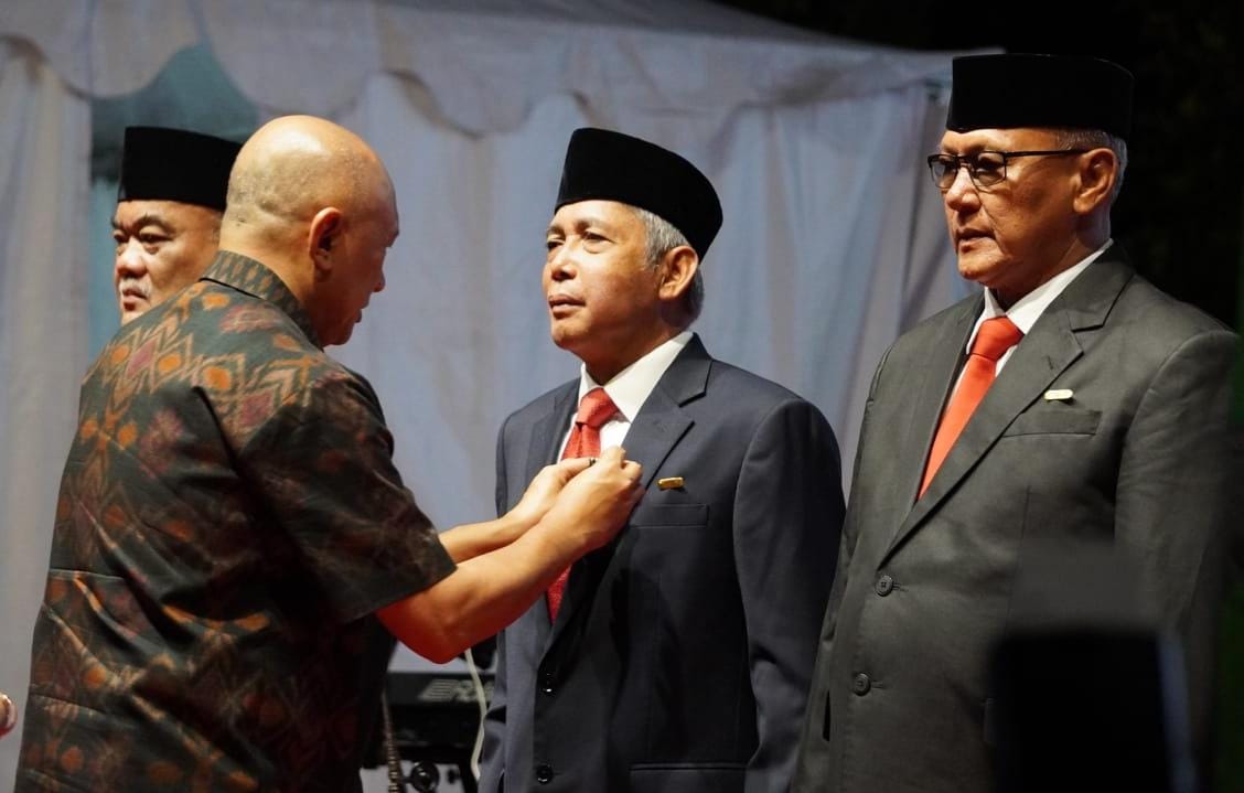 Presiden Anugerahi Bupati OKI Satya Lencana Wira Karya