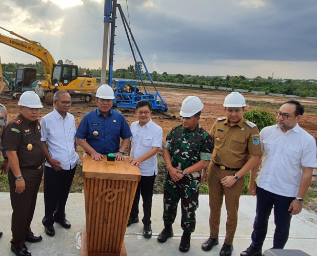 Gubernur Sumsel Didampingi Bupati Ogan Ilir Lakukan  Ground Breaking Pabrik PT Arwana Plant IV-C