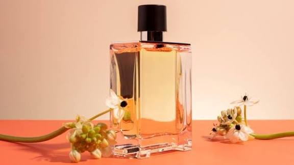 5 Trik Layering Parfum untuk Ciptakan Wangi Khas yang Lebih Personal