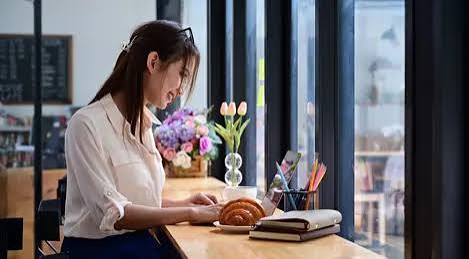 Simak! Inilah 6 Alasan Mengapa Orang Cerdas Lebih Cenderung Pendiam dan Penuh Pertimbangan