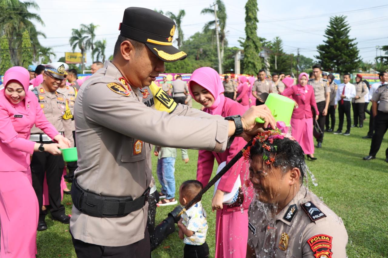 58 Personel Polres Ogan Ilir Naik Pangkat, Diwarnai Siraman 