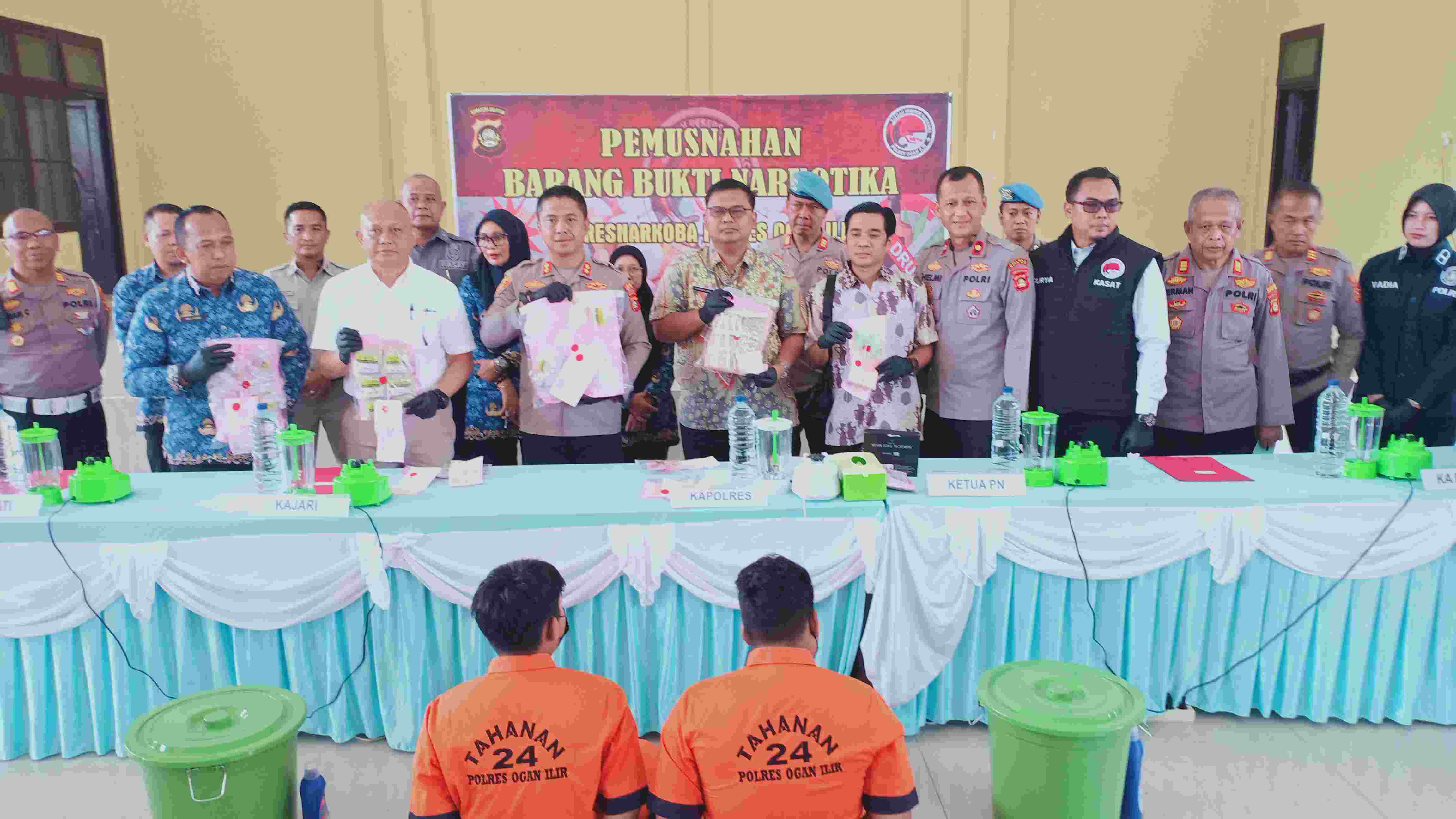 Polres Ogan Ilir Selamatkan 25.904 jiwa, Sita 8.579 butir Ekstasi dari Dua Tersangka