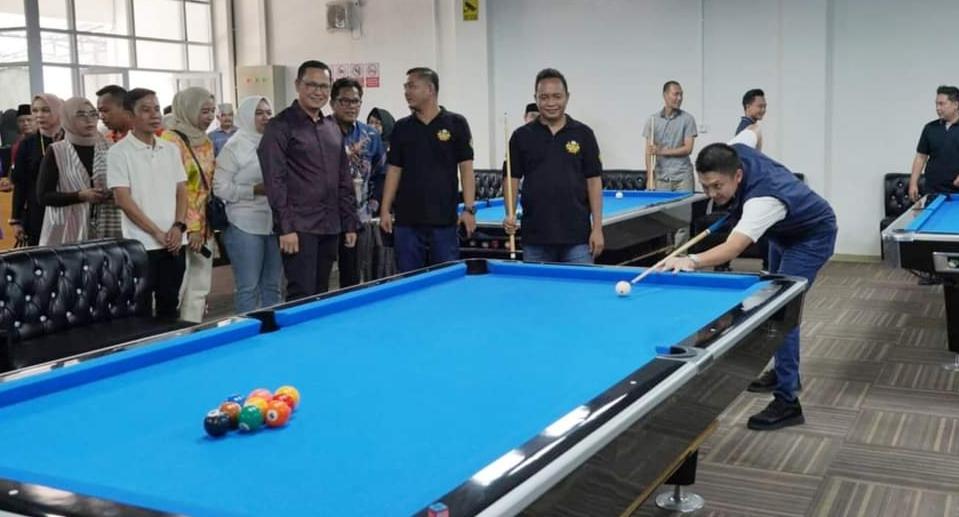 Lahir Pebiliar Muda, Bupati Panca Membuka  Grand Opening Bens Billiard di Ogan Ilir