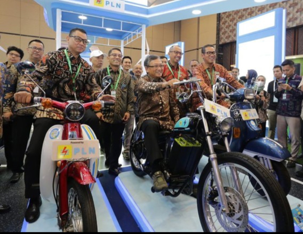 Keren! PLN Pamerkan Motor Klasik yang Sudah Dikonversi Daya Listrik 