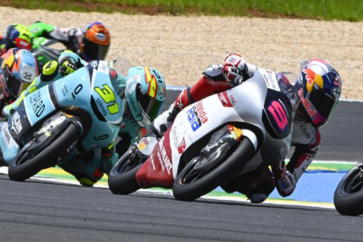 Veda Ega Alami Crash, Gagal Finish di Moto3 AS 2026, ini Penyebabnya