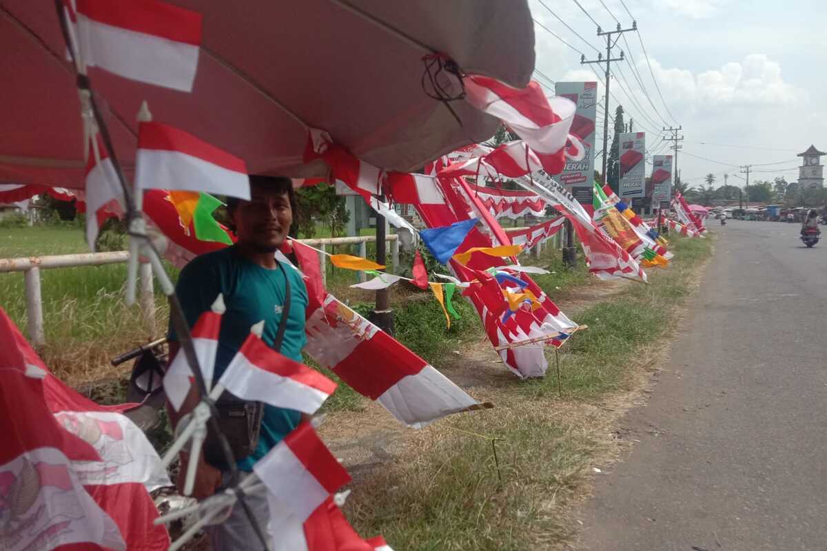 Jalan Protokol Lubuklinggau Dipenuhi Pedagang Bendera