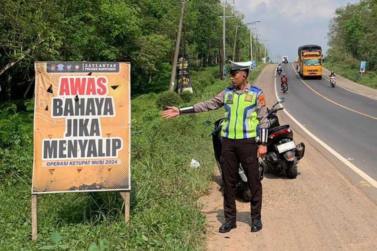 Ingatkan Pengemudi Kendaraan, Satlantas Polres Banyuasin Pasang Himbauan di Daerah Rawan Laka 