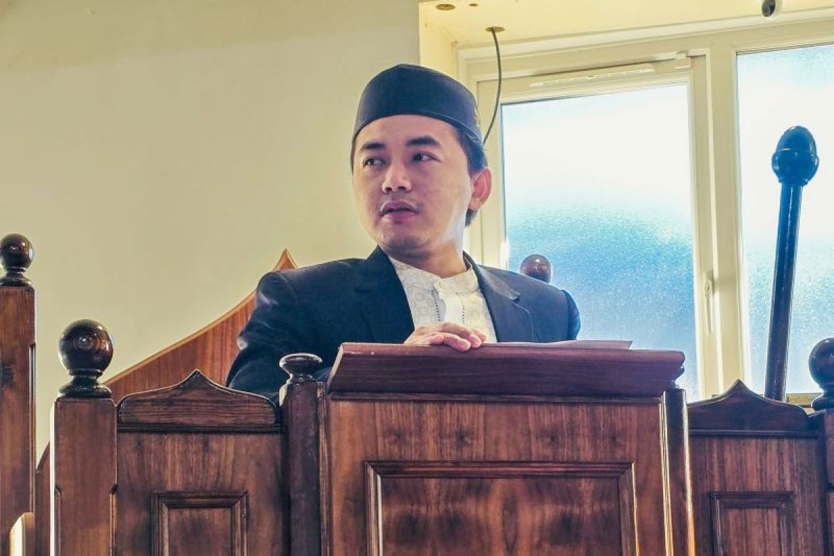 Fahmi, Mahasiswa Dual Degree UIII-SOAS Jadi Imam Masjid Indonesian Islamic Centre London 