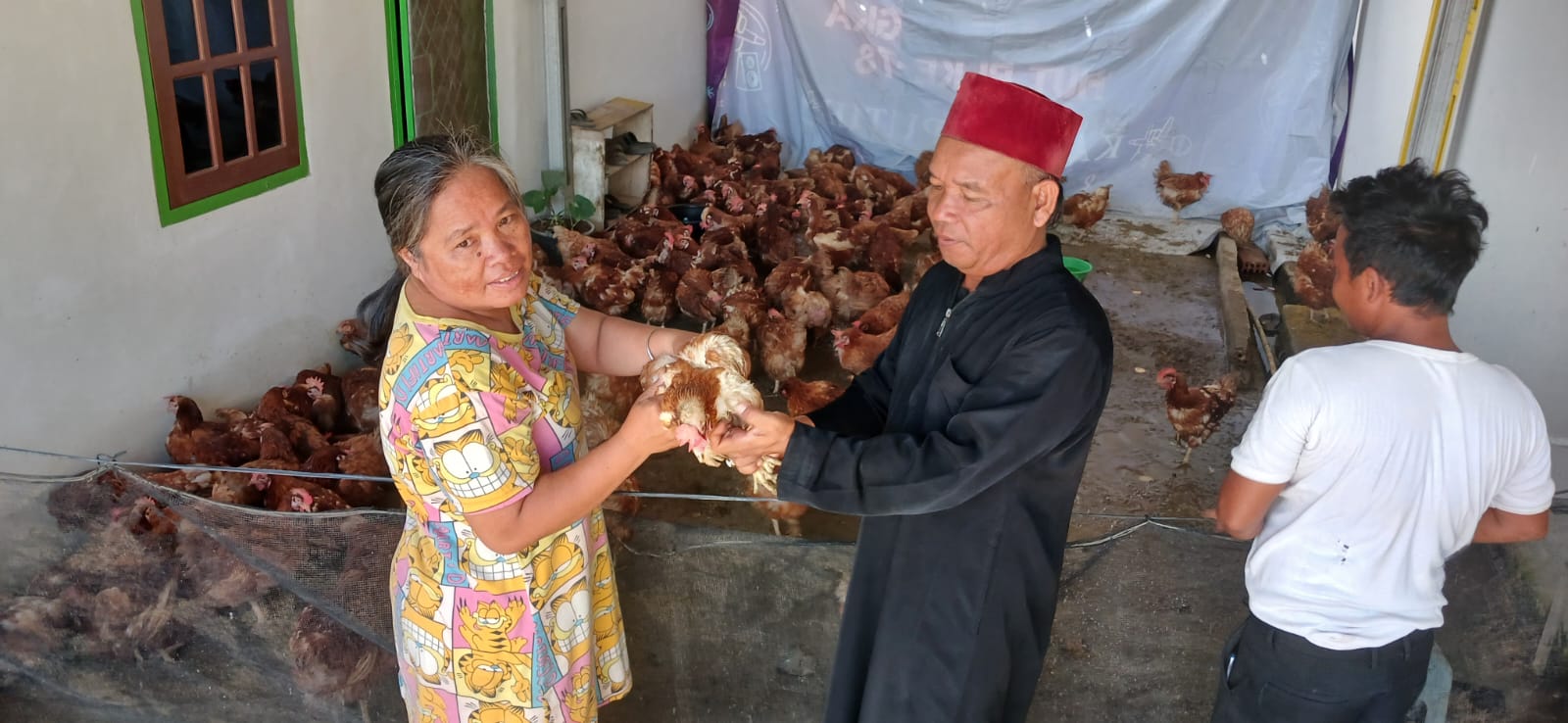 Semarak Ramadhan, Sambut Idul Fitri Warga Dibagi Ayam Merah