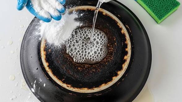 Tips Mudah Menghilangkan Kerak Kuning di Bagian Bawah Teflon 