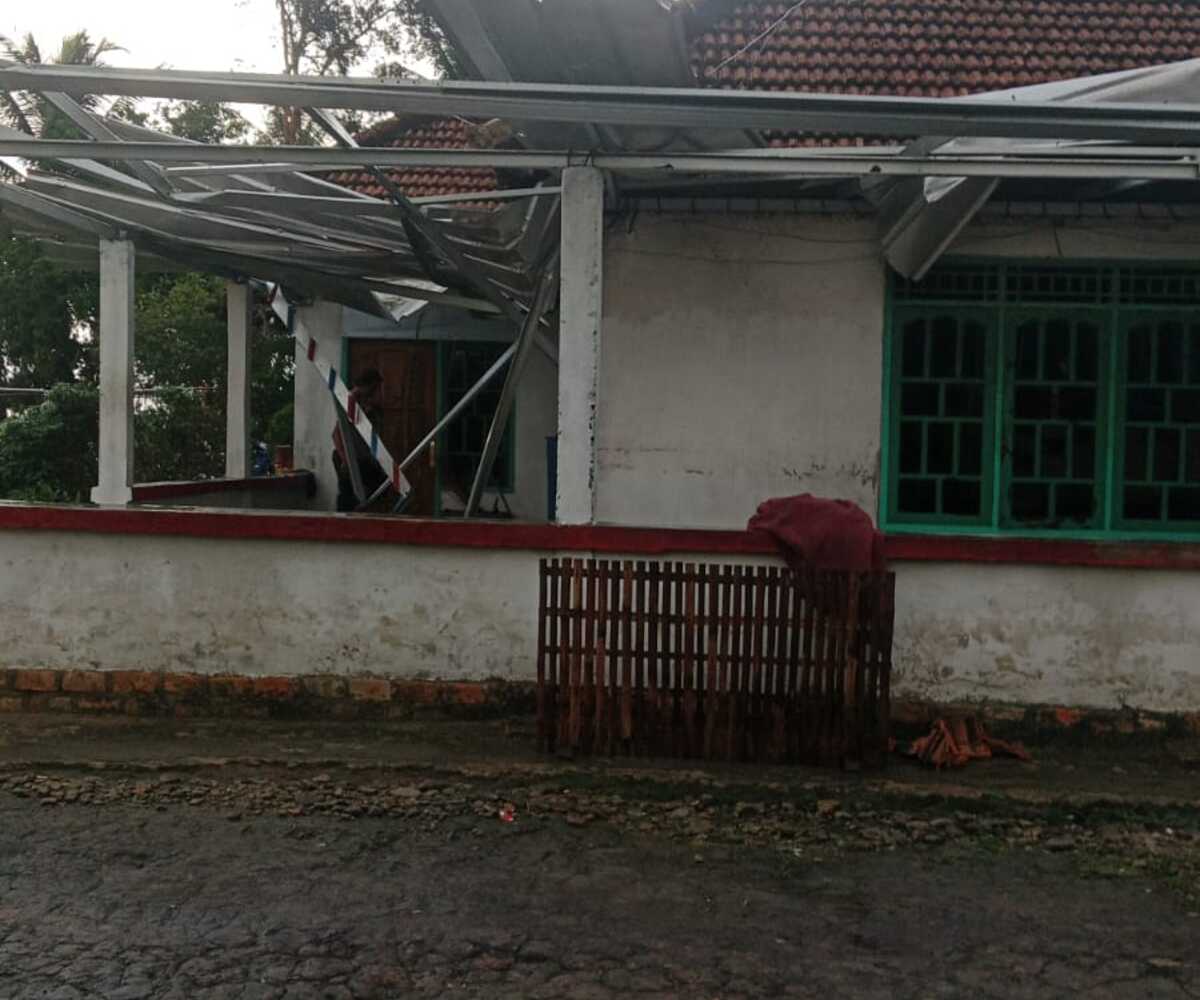 Angin Puting Beliung Ngamuk di Muara Telang Banyuasin, 50 Rumah Warga Rusak