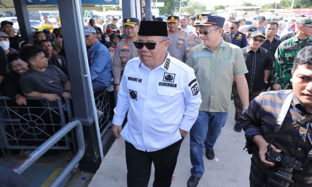 Tinjau Arus Mudik di Pelabuhan Tanjung Kalian, Gubernur Babel Minta  Maaf 