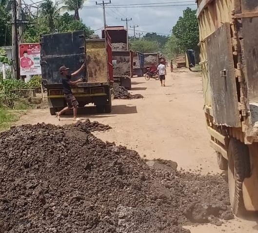 Manfaatkan Sisa Bongkaran Tol untuk Perbaikan Jalan Rusak 