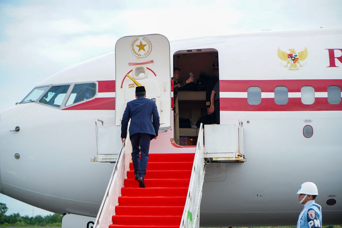 Pesawat Kepresidenan Mampir ke Bengkulu Sebelum Bertolak ke Malaysia, Prabowo Jemput Aspri