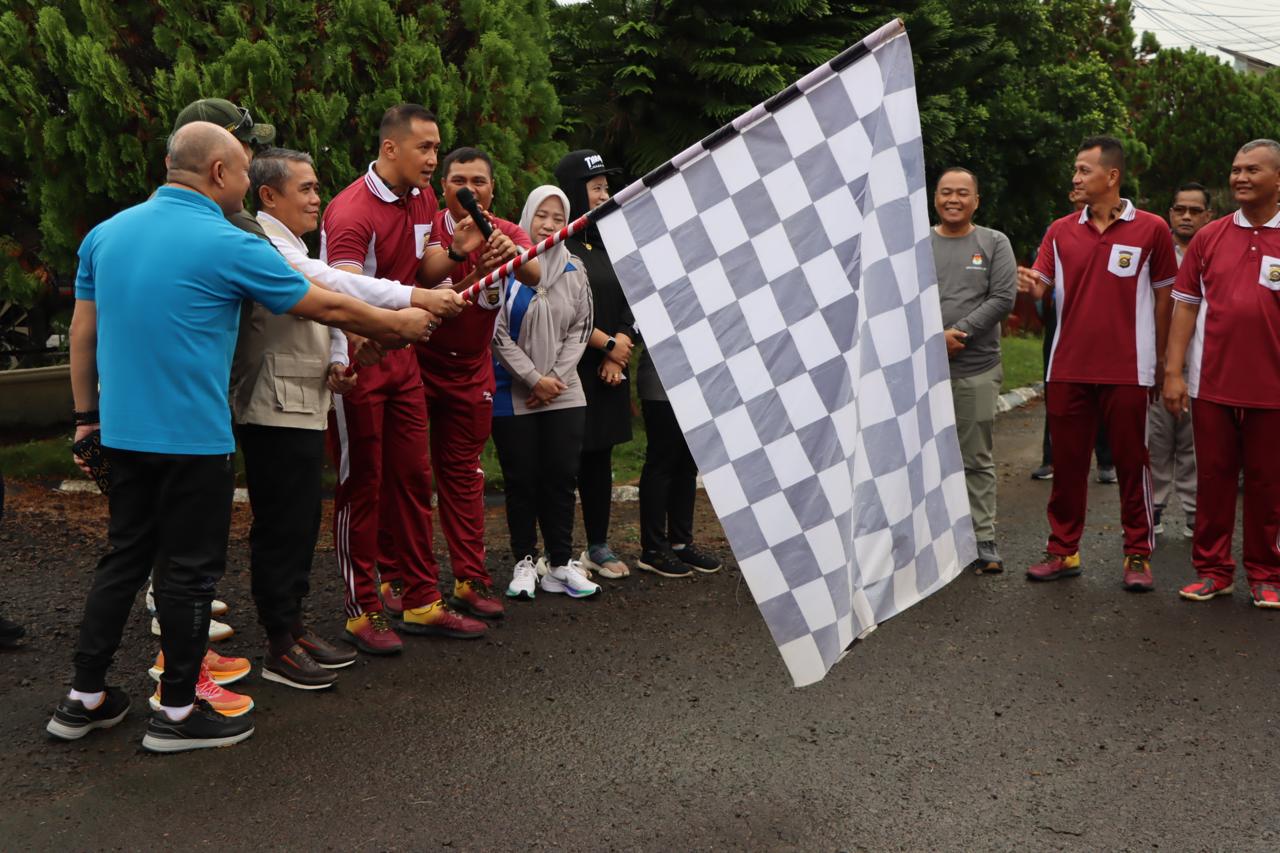 Jalan Sehat dan Senam Bersama Warnai HUT Bhayangkara Polres Ogan Ilir.