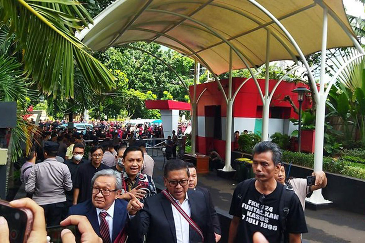 Hasto Kristiyanto Penuhi Panggilan KPK, Lengkap dengan Tim Kuasa Hukum