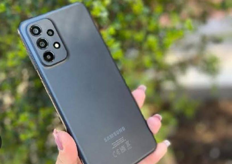 Samsung Galaxy A23 5G: Tampilan Memukau dengan Layar FHD+ Refresh Rate 120Hz