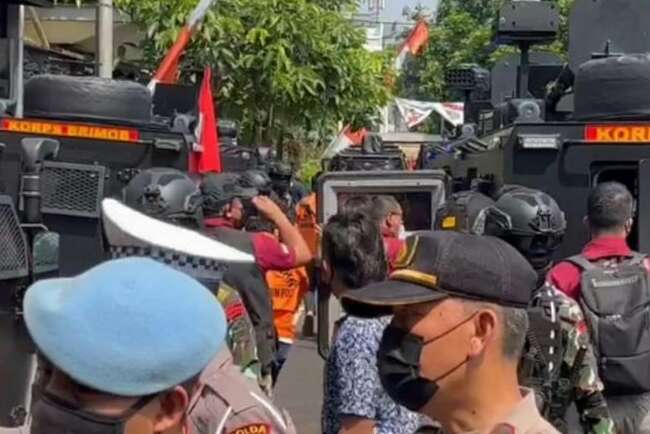 Rekonstruksi, 3 Tersangka Pakai Baju Tahanan, Ibu Putri Baju Putih dan Ferdy Sambo Belum Tampak