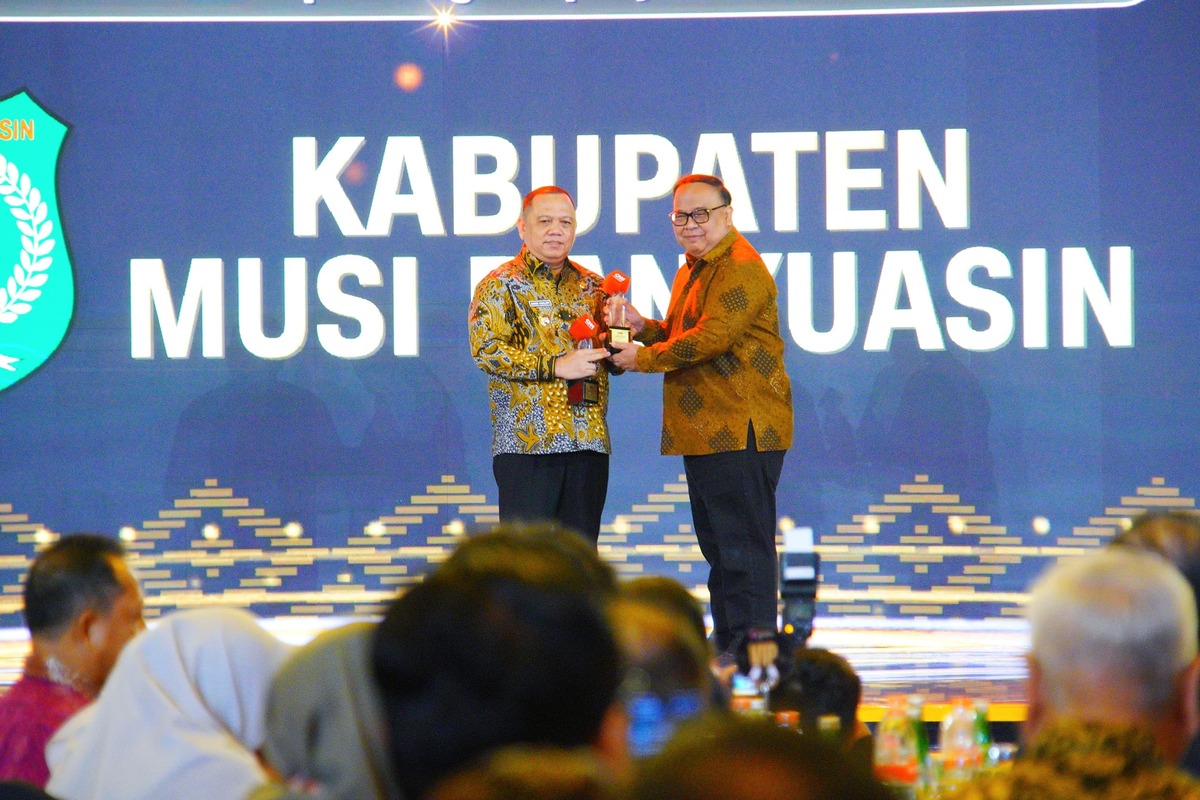 Pelayanan Publik Terbaik, Pemkab Muba Diganjar Penghargaan CNN Indonesia Award 2024