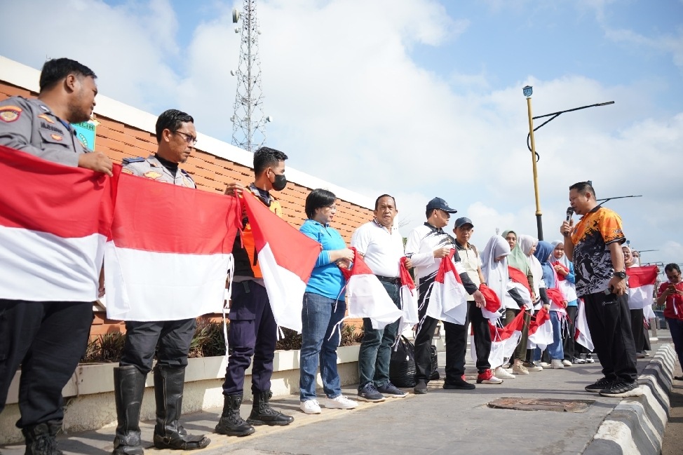 Bupati Ogan Ilir  Luncurkan Gerakan Pembagian  Bendera  Merah Putih