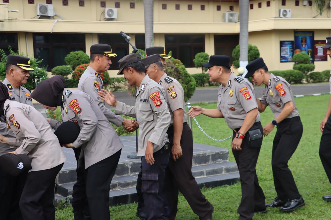 Apel Perdana Pasca Lebaran, Kapolres Ogan Ilir Pimpin Halal Bihalal dan Tekankan Profesionalisme Personel