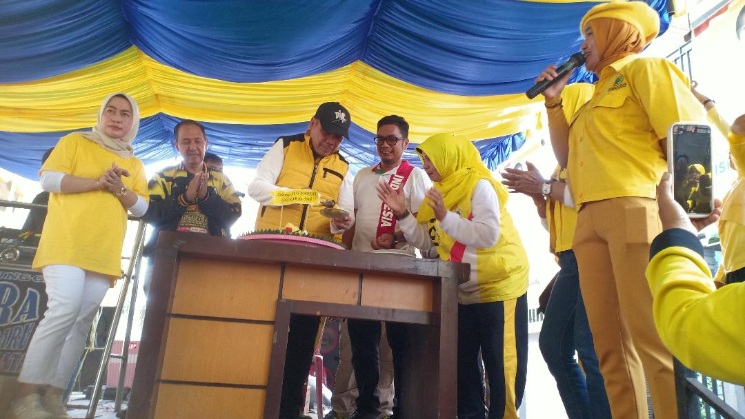 Senam Sehat, Permainan Tegakkan Botol, Potong Tumpeng, Warnai HUT Golkar Ogan Ilir 