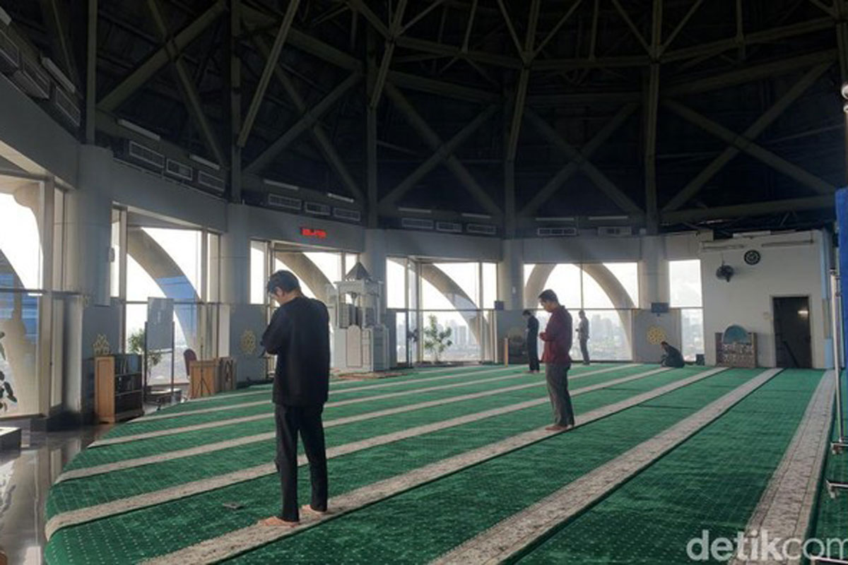 Salat di Masjid ini, Jemaah Bisa Saksikan View Kota Jakarta