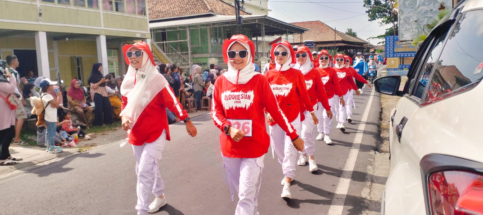 Semangat 45 Srikandi PWI OKI Ramaikan Lomba Gerak Jalan Tepat Waktu  