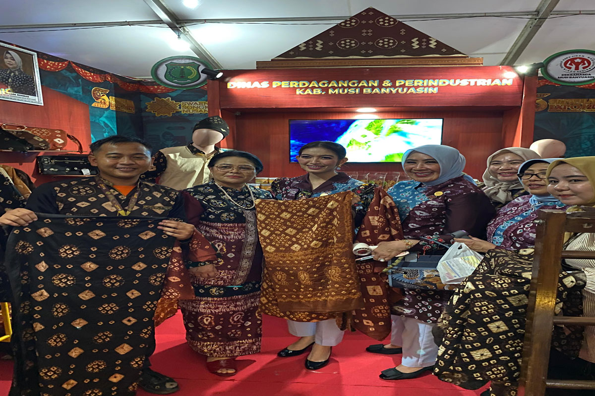 Stand Gambo Muba Menarik Perhatian Selvi Ananda Gibran di Ajang Sriwijaya Expo 2025