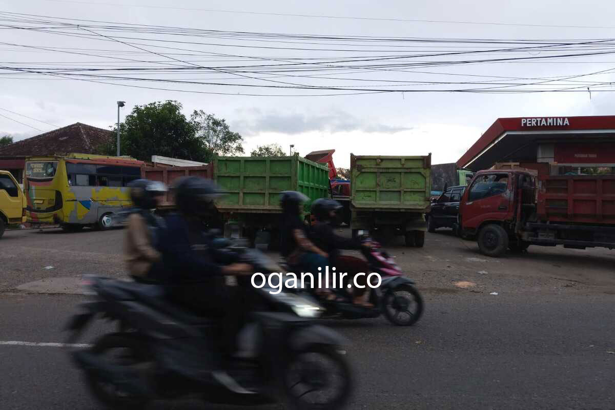 Antrean Solar di SPBU Palembang Kembali Mengular