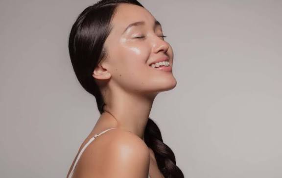 Simak! 3 Kebiasaan Kecil yang Membuat Kulit Kamu Cepat Glowing