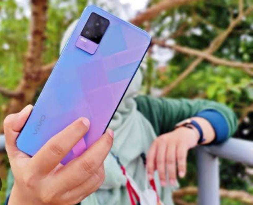 Vivo V21: Dibekali Layar AMOLED dengan Chipset Snapdragon 720G