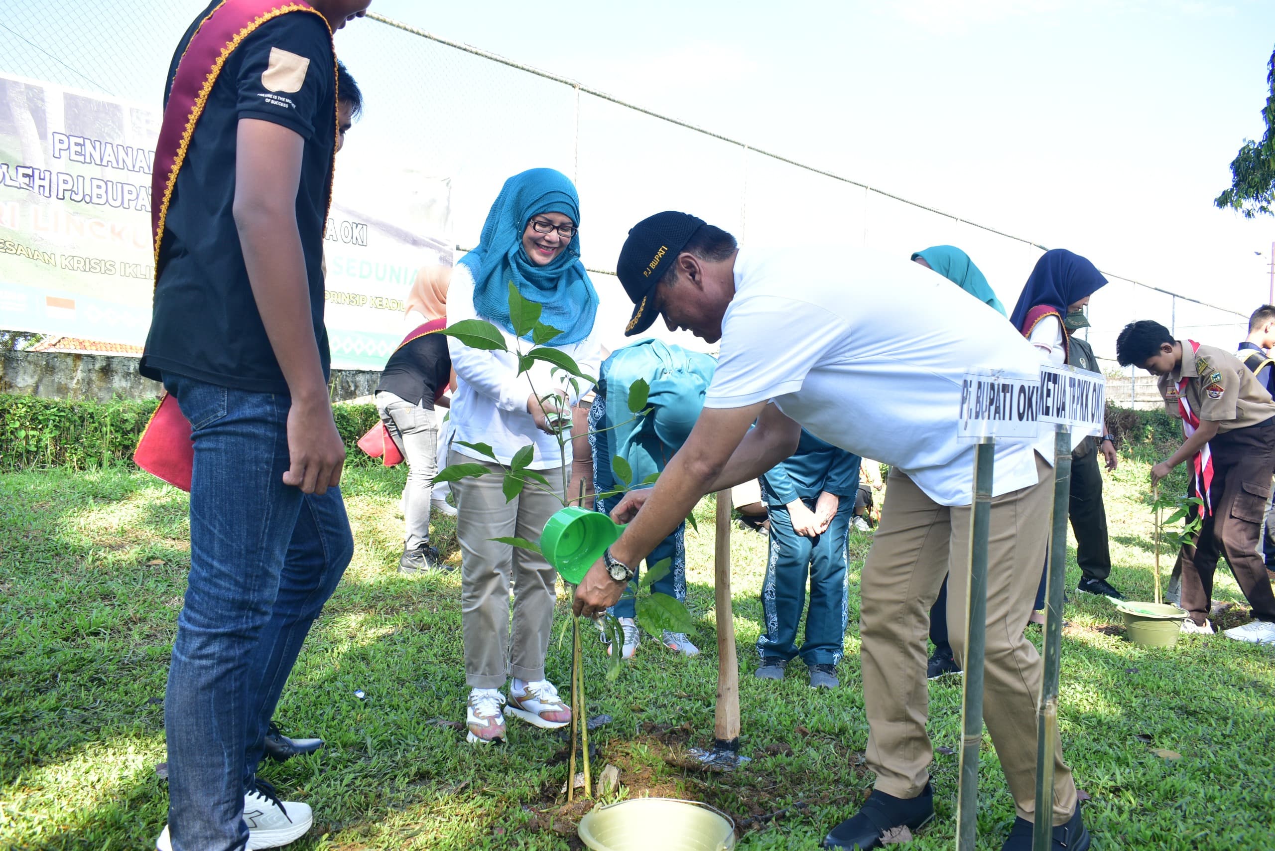 Peringati Hari Lingkungan Hidup Sedunia, Pj Bupati OKI Pimpin Penanaman Pohon