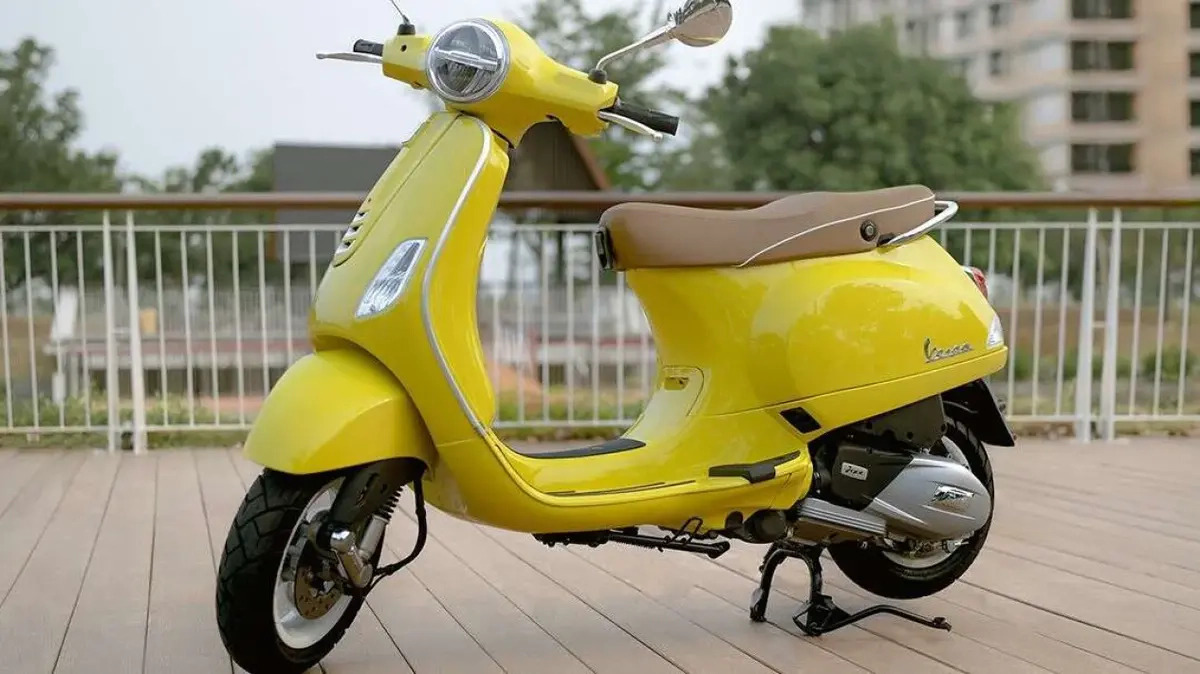 Vespa LX 125 i-GET : Skuter Stylish yang Hemat Bahan Bakar