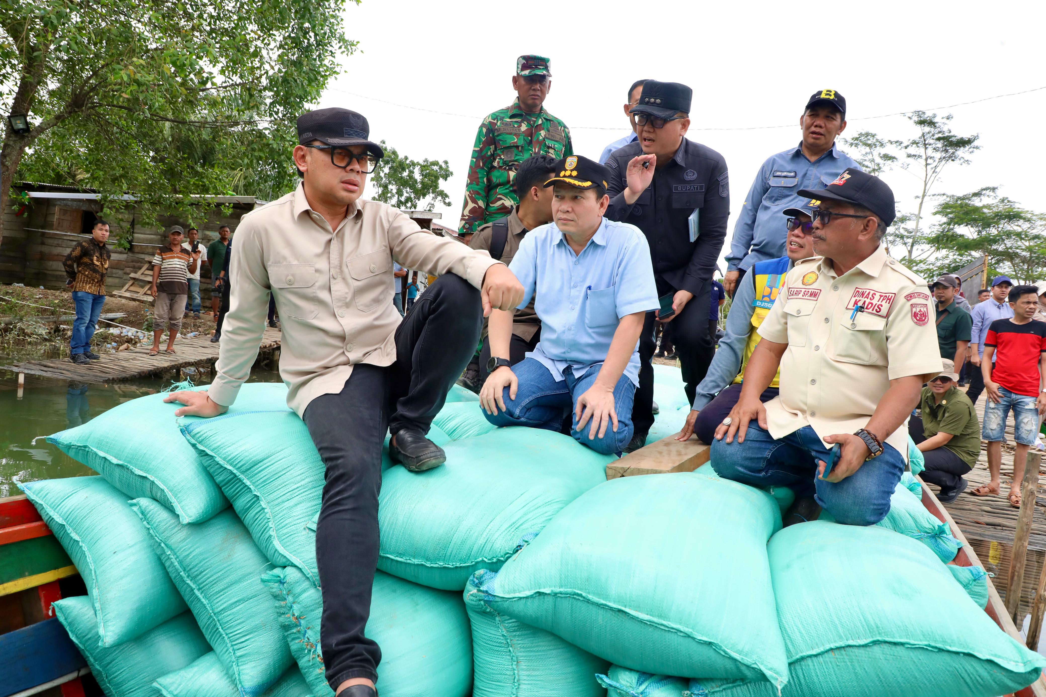 Pastikan Swasembada Pangan, Wamendagri Tinjau Irigasi di Banyuasin