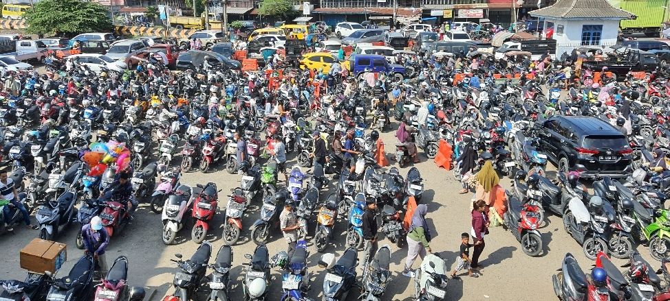 Khawatir Lebaran Jumat, Pasar Indralaya Ogan Ilir  Padat Merayap
