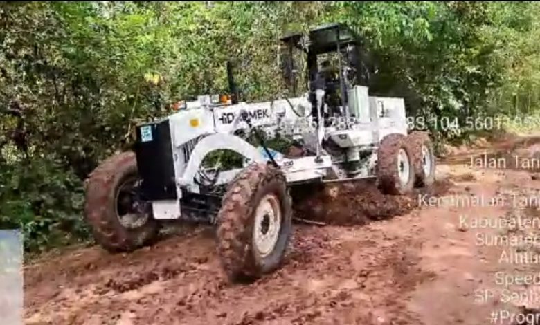 Bupati Panca Mawardi Perintahkan Dinas PUPR Perbaiki Jalan Rusak Sentul-Kuang Dalam