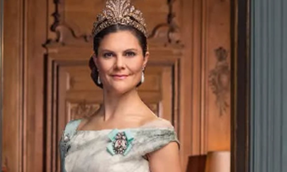 Kenakan Gaun yang Pernah Dikenakan Sang Ibu, Putri Mahkota Swedia Tampil Menawan di Nobel Prize