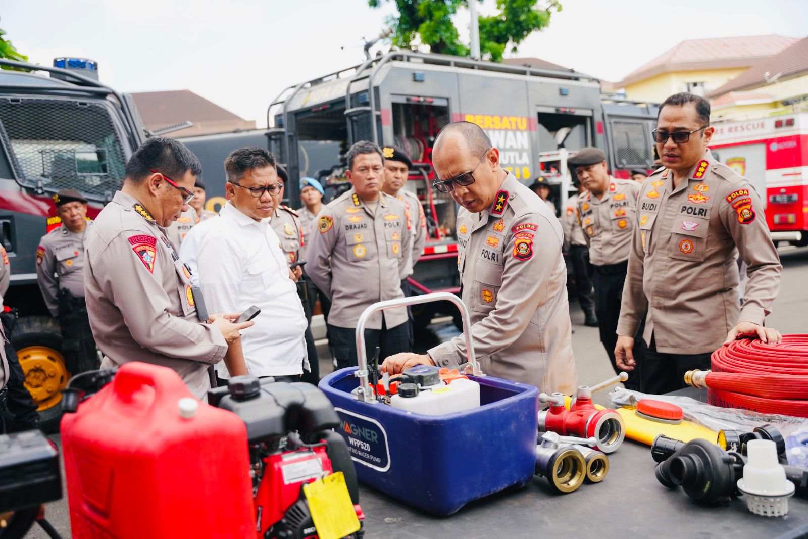 Hadapi Karhutla, Kapolda Sumsel Periksa Kendaraan dan Sarana Peralatan Pemadam Api