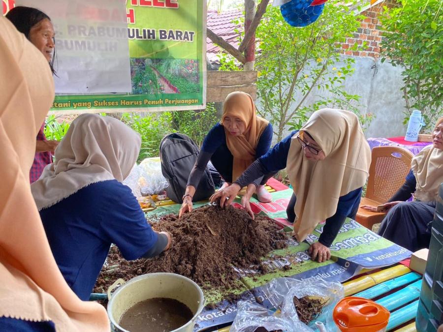 Sebelum Berkompetisi, PT Pertamina Berikan Edukasi Cara Mengolah Tanah 